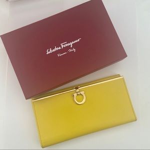 Salvatore Ferragamo Gancio Gancini Wallet